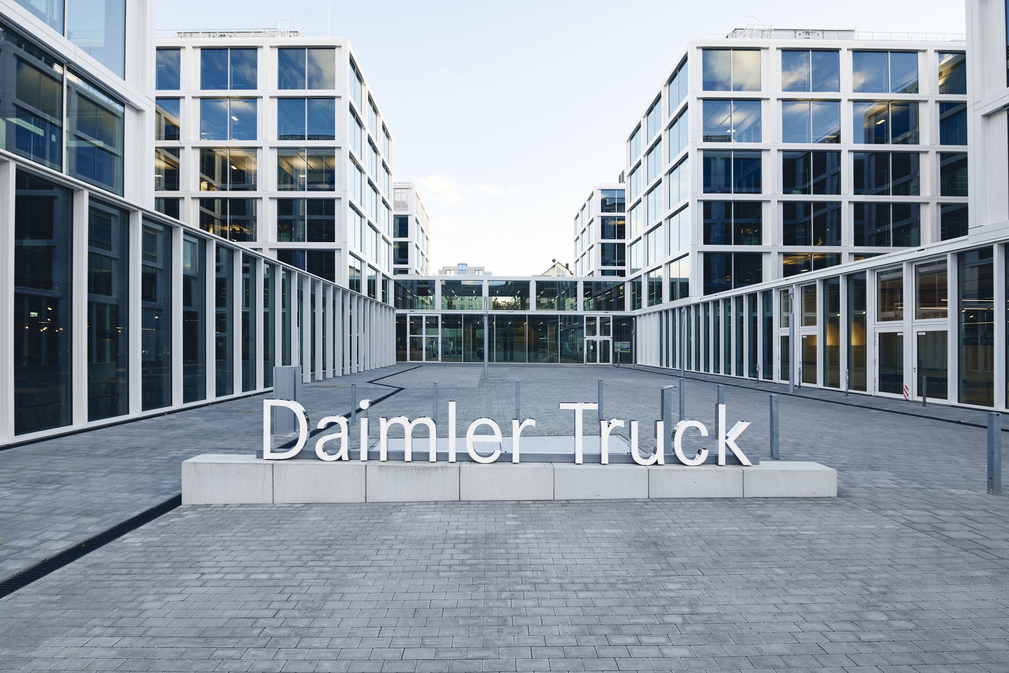 Logo of Daimler Truck